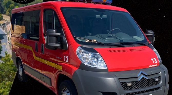 Traitement en Bullet Liner gris du plancher d'un bus de pompiers