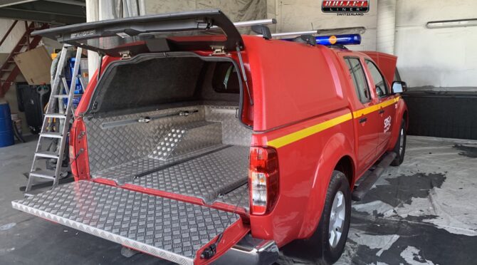 Hardtop de Navara en Bullet Liner rouge pour le SDIS Nyon Dôle